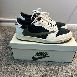 Nike Men's Black and White Sneakers